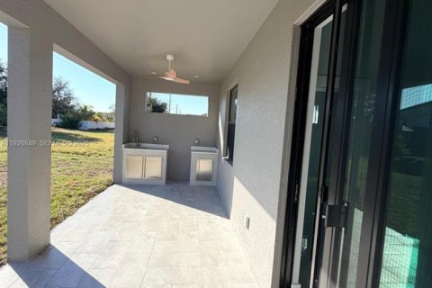 Снять в аренду виллу или дом в Кейп-Корал, Флорида 3 спальни, № 1990727 - фото 22