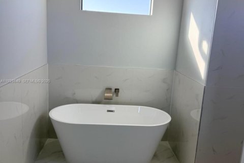 Снять в аренду виллу или дом в Кейп-Корал, Флорида 3 спальни, № 1990727 - фото 20