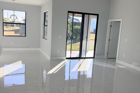 Снять в аренду виллу или дом в Кейп-Корал, Флорида 3 спальни, № 1990727 - фото 10