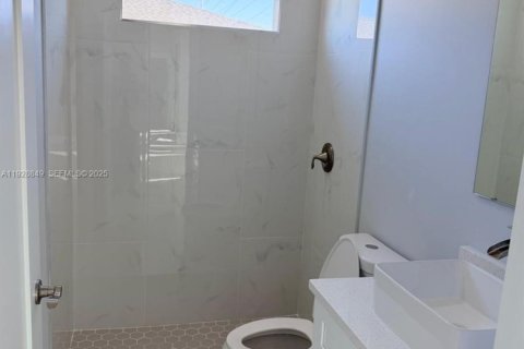 Снять в аренду виллу или дом в Кейп-Корал, Флорида 3 спальни, № 1990727 - фото 16