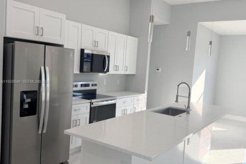 Снять в аренду виллу или дом в Кейп-Корал, Флорида 3 спальни, № 1990727 - фото 9