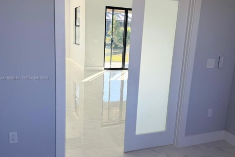 Снять в аренду виллу или дом в Кейп-Корал, Флорида 3 спальни, № 1990727 - фото 12