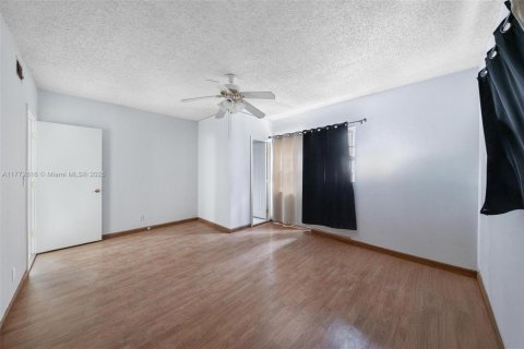 Condo in Miami Beach, Florida, 2 bedrooms  № 1868182 - photo 22