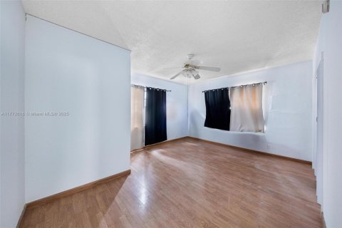 Condo in Miami Beach, Florida, 2 bedrooms  № 1868182 - photo 21