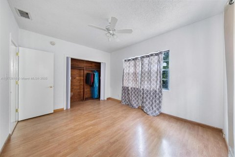 Condo in Miami Beach, Florida, 2 bedrooms  № 1868182 - photo 19