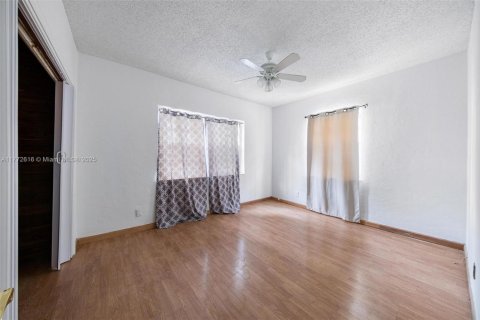 Condo in Miami Beach, Florida, 2 bedrooms  № 1868182 - photo 18