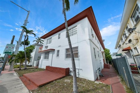 Condo in Miami Beach, Florida, 2 bedrooms  № 1868182 - photo 1