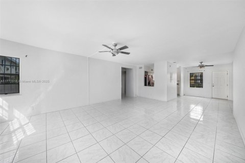 Condo in Miami Beach, Florida, 2 bedrooms  № 1868182 - photo 6