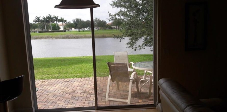 Villa ou maison à West Palm Beach, Floride 45 chambres, 287.81 m2 № 2192263