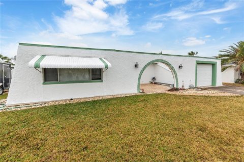 Villa ou maison à vendre à Holiday, Floride: 2 chambres, 123.93 m2 № 2113598 - photo 28