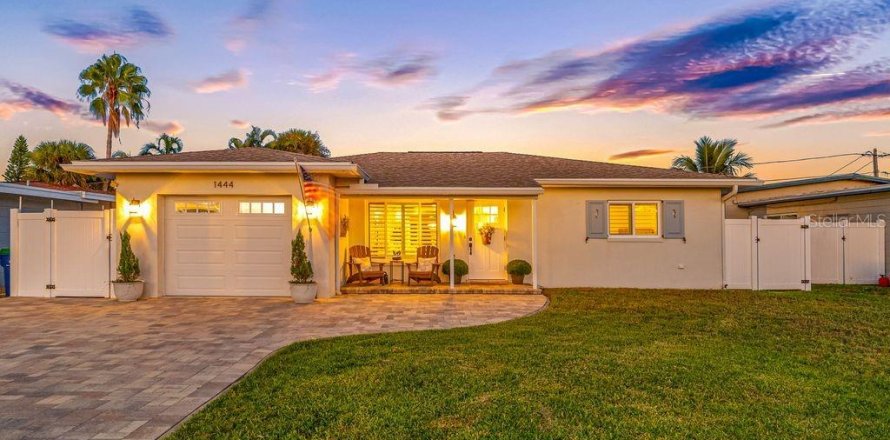 House in South Pasadena, Florida 2 bedrooms, 121.52 sq.m. № 2399237
