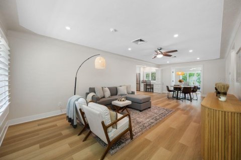 House in South Pasadena, Florida 2 bedrooms, 121.52 sq.m. № 2399237 - photo 5