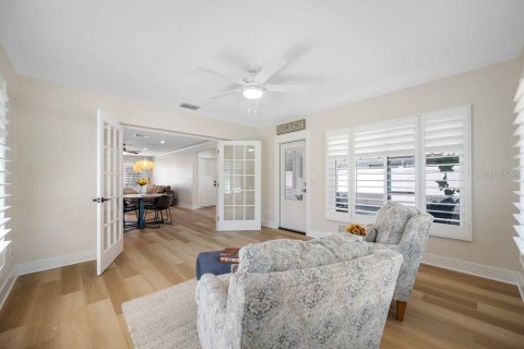House in South Pasadena, Florida 2 bedrooms, 121.52 sq.m. № 2399237 - photo 17