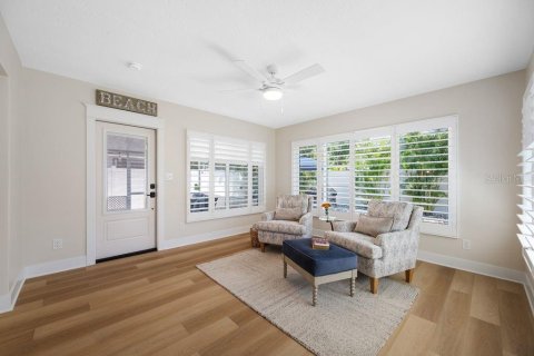 House in South Pasadena, Florida 2 bedrooms, 121.52 sq.m. № 2399237 - photo 18
