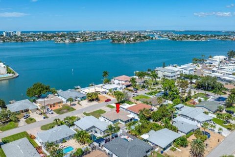 House in South Pasadena, Florida 2 bedrooms, 121.52 sq.m. № 2399237 - photo 3