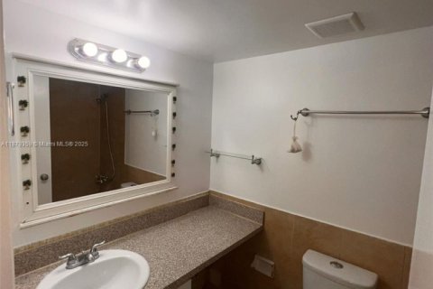 Copropriété à louer à North Miami, Floride: 2 chambres, 95.04 m2 № 1896275 - photo 17