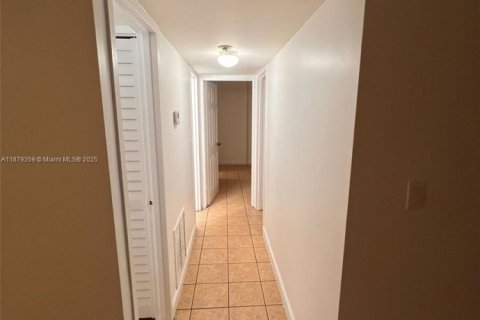 Copropriété à louer à North Miami, Floride: 2 chambres, 95.04 m2 № 1896275 - photo 4