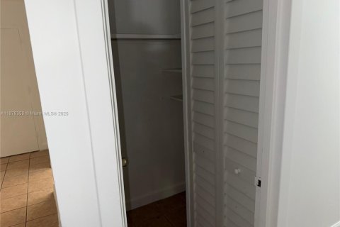 Copropriété à louer à North Miami, Floride: 2 chambres, 95.04 m2 № 1896275 - photo 19