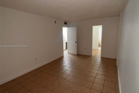 Copropriété à louer à North Miami, Floride: 2 chambres, 95.04 m2 № 1896275 - photo 12