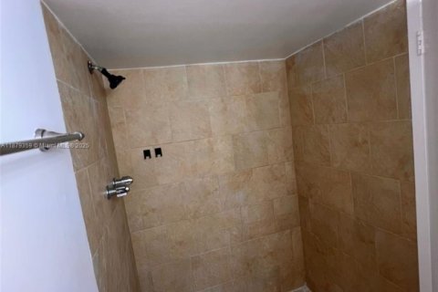 Copropriété à louer à North Miami, Floride: 2 chambres, 95.04 m2 № 1896275 - photo 6