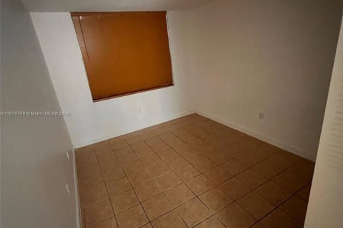 Copropriété à louer à North Miami, Floride: 2 chambres, 95.04 m2 № 1896275 - photo 8