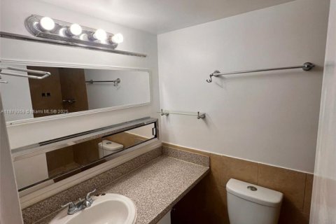 Copropriété à louer à North Miami, Floride: 2 chambres, 95.04 m2 № 1896275 - photo 15