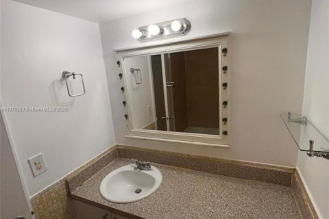 Copropriété à louer à North Miami, Floride: 2 chambres, 95.04 m2 № 1896275 - photo 16
