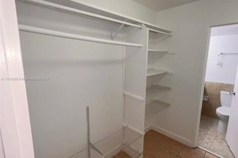 Copropriété à louer à North Miami, Floride: 2 chambres, 95.04 m2 № 1896275 - photo 13