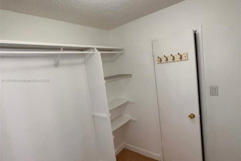 Copropriété à louer à North Miami, Floride: 2 chambres, 95.04 m2 № 1896275 - photo 14