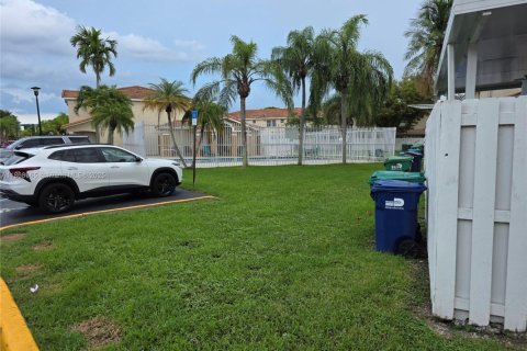Touwnhouse à vendre à Miami, Floride: 3 chambres, 121.52 m2 № 1898211 - photo 5
