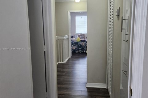 Touwnhouse à vendre à Miami, Floride: 3 chambres, 121.52 m2 № 1898211 - photo 18