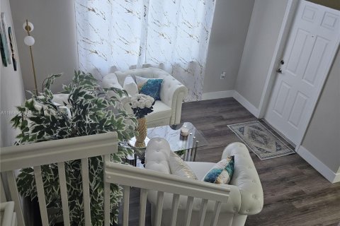Touwnhouse à vendre à Miami, Floride: 3 chambres, 121.52 m2 № 1898211 - photo 10