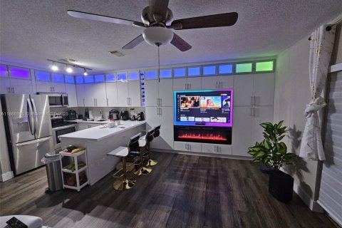 Touwnhouse à vendre à Miami, Floride: 3 chambres, 121.52 m2 № 1898211 - photo 15