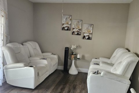 Touwnhouse à vendre à Miami, Floride: 3 chambres, 121.52 m2 № 1898211 - photo 8