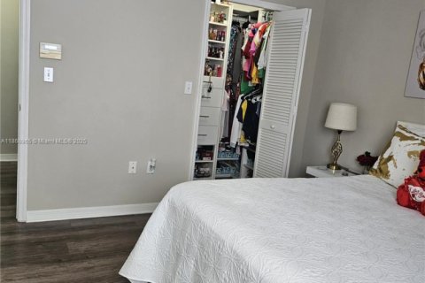 Touwnhouse à vendre à Miami, Floride: 3 chambres, 121.52 m2 № 1898211 - photo 20