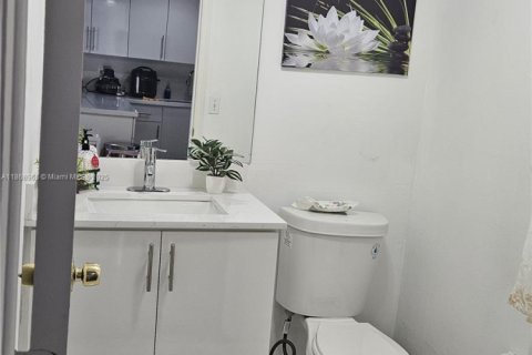 Touwnhouse à vendre à Miami, Floride: 3 chambres, 121.52 m2 № 1898211 - photo 9