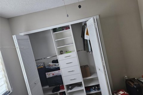 Touwnhouse à vendre à Miami, Floride: 3 chambres, 121.52 m2 № 1898211 - photo 19
