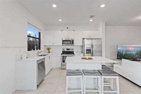 Townhouse in Homestead, Florida 3 bedrooms, 123.37 sq.m. № 1959882 - photo 10