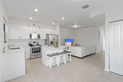 Townhouse in Homestead, Florida 3 bedrooms, 123.37 sq.m. № 1959882 - photo 13