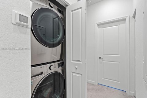 Townhouse in Homestead, Florida 3 bedrooms, 123.37 sq.m. № 1959882 - photo 19