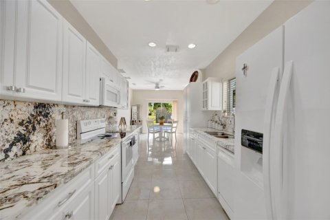 House in Homestead, Florida 3 bedrooms, 111.48 sq.m. № 1685848 - photo 24