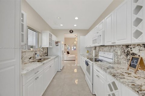 House in Homestead, Florida 3 bedrooms, 111.48 sq.m. № 1685848 - photo 3
