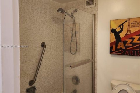 Купить кондоминиум в Майами-Бич, Флорида 2 спальни, 99.41м2, № 2022296 - фото 24