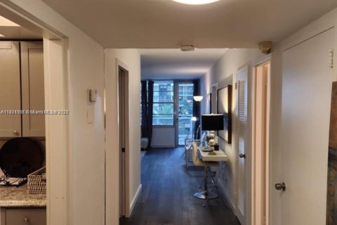 Купить кондоминиум в Майами-Бич, Флорида 2 спальни, 99.41м2, № 2022296 - фото 12