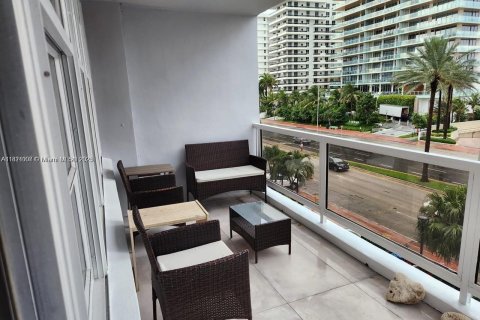 Кондоминиум с 2 спальнями в Майами-Бич, Флорида № 2022296