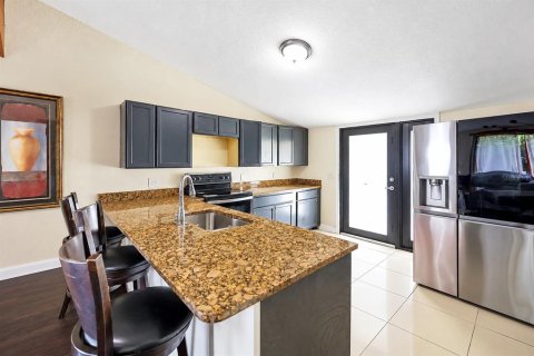 Villa ou maison à vendre à Kissimmee, Floride: 4 chambres, 114.83 m2 № 2415291 - photo 7