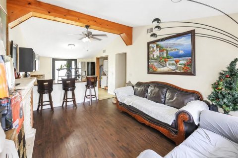 Villa ou maison à vendre à Kissimmee, Floride: 4 chambres, 114.83 m2 № 2415291 - photo 4