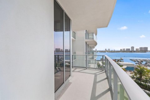Condo in Lake Park, Florida, 1 bedroom  № 2261350 - photo 17