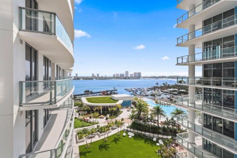 Condo in Lake Park, Florida, 1 bedroom  № 2261350 - photo 16