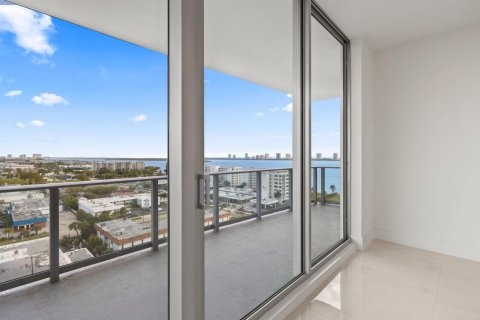 Condo in Lake Park, Florida, 1 bedroom  № 2261350 - photo 21